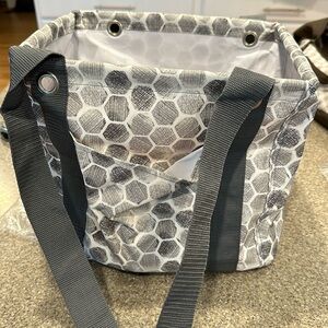 NWT ThirtyOne small utility tote in Stepping Stones